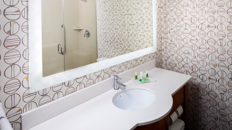 <b>Holiday Inn Charlottesville-Monticello Room</b>. Images powered by <a href="https://www.leonardoworldwide.com/" title="Leonardo Worldwide" target="_blank">Leonardo</a>.