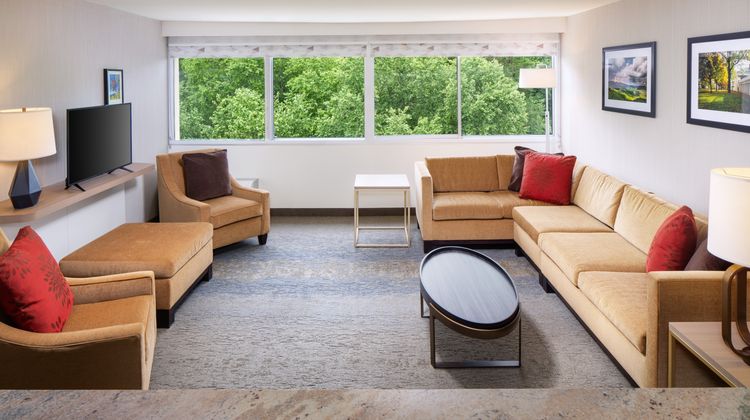 Holiday Inn Charlottesville-Monticello Suite