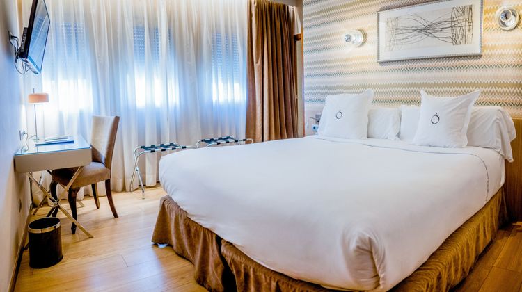 Hotel Opera Room