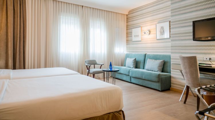 Hotel Opera Room
