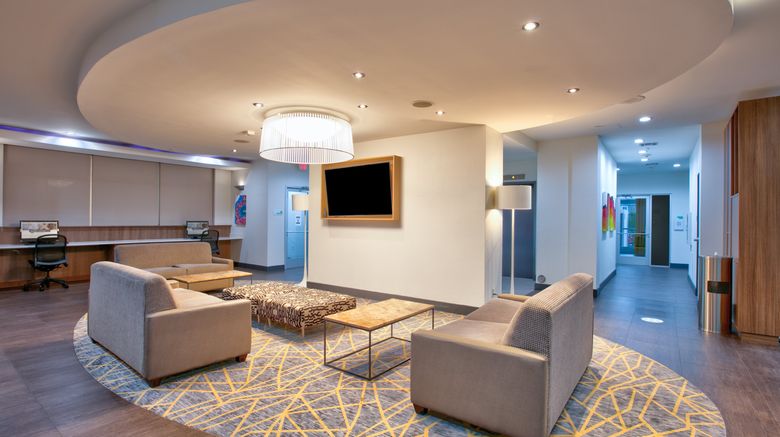 <b>Holiday Inn Dallas-Fort Worth Airport S Lobby</b>. Images powered by <a href="https://www.leonardoworldwide.com/" title="Leonardo Worldwide" target="_blank">Leonardo</a>.