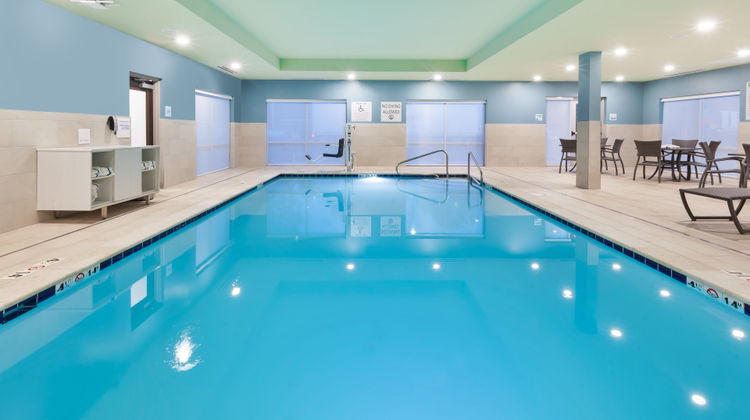 Holiday Inn Express & Suites Milan Pool