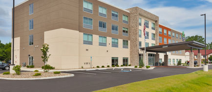 Holiday Inn Express & Suites Milan Exterior