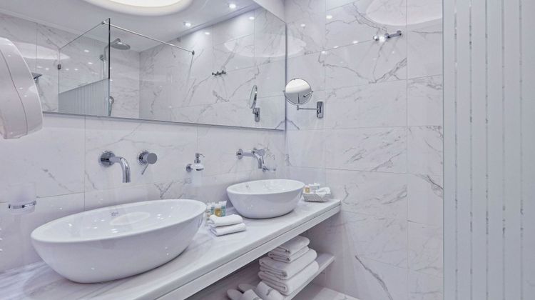 Ava Hotel & Suites Room
