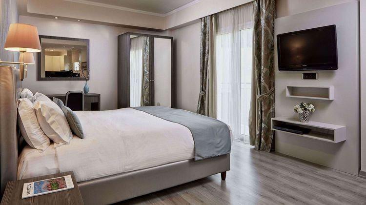 Ava Hotel & Suites Room