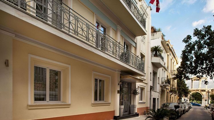 Ava Hotel & Suites Exterior