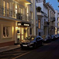 Ava Hotel & Suites