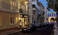 Ava Hotel & Suites