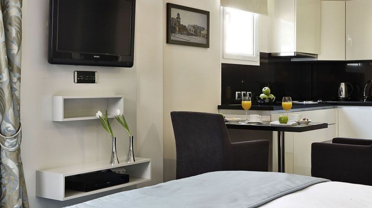 Ava Hotel & Suites Room