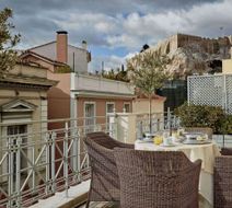 Ava Hotel & Suites Room