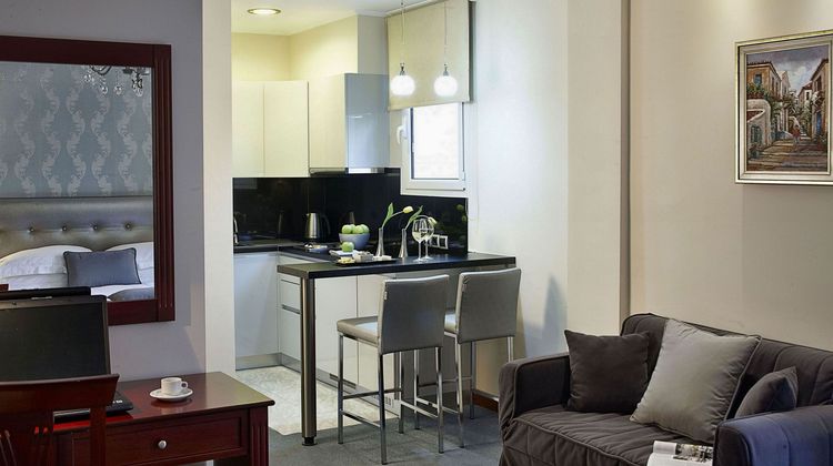 Ava Hotel & Suites Room