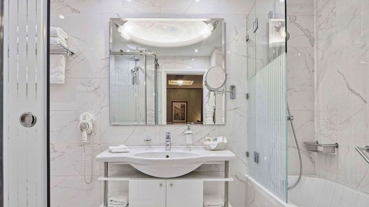 Ava Hotel & Suites Room