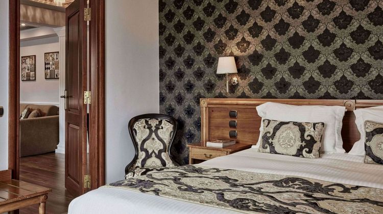 Ava Hotel & Suites Room