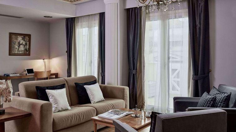 Ava Hotel & Suites Room