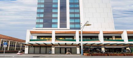 Holiday Inn Express Adelaide City Centre Exterior