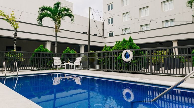 <b>Holiday Inn San Salvador Pool</b>. Images powered by <a href="https://www.leonardoworldwide.com/" title="Leonardo Worldwide" target="_blank">Leonardo</a>.