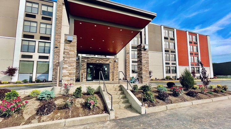 Holiday Inn Express Fall River North Exterior