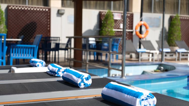 Holiday Inn Kuwait Pool