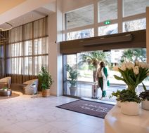 Hotel du Port Lobby