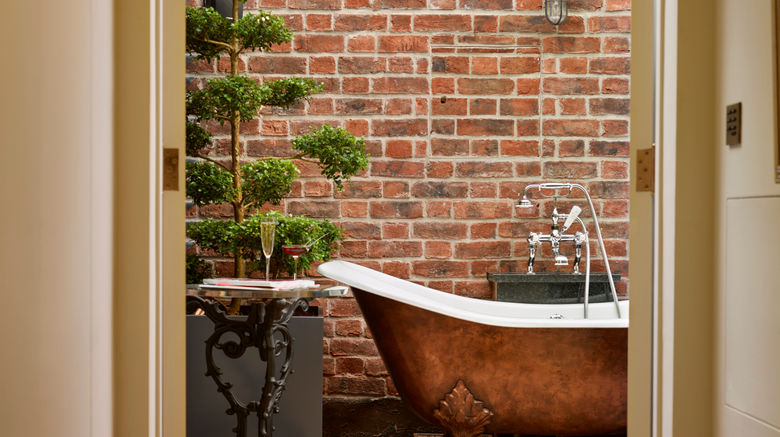 <b>The Zetter Townhouse Marylebone Suite</b>. Images powered by <a href="https://www.leonardoworldwide.com/" title="Leonardo Worldwide" target="_blank">Leonardo</a>.