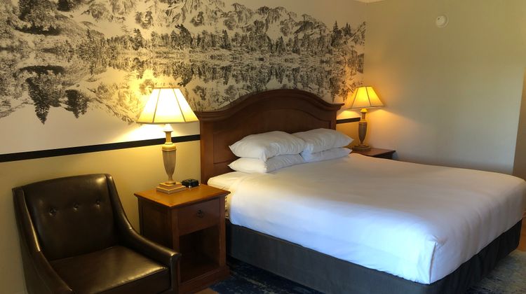 Olympia Hotel at Capitol Lake Room