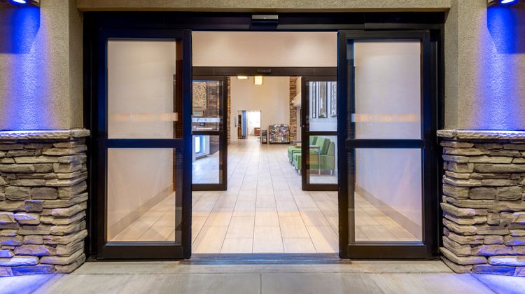 Holiday Inn Express Lobby