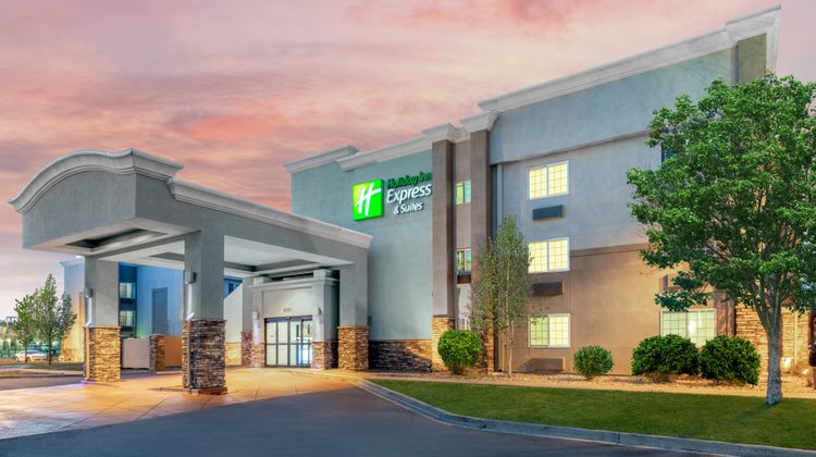 Holiday Inn Express Exterior
