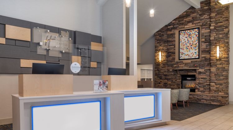 Holiday Inn Express Lobby