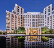 HUALUXE Ningbo Harbor City Exterior