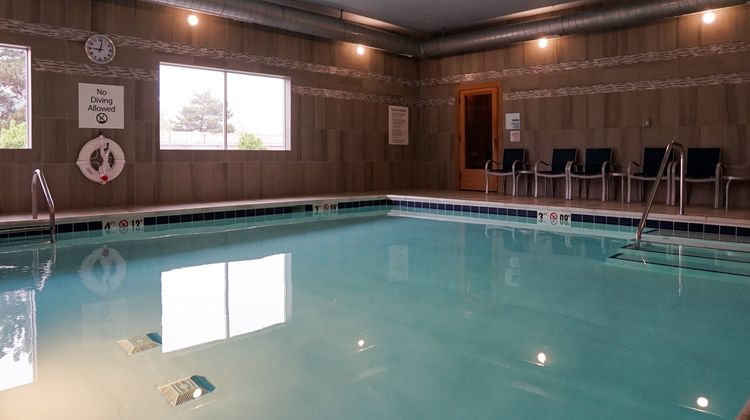 Holiday Inn Exp & Stes Aurora Medical Pool