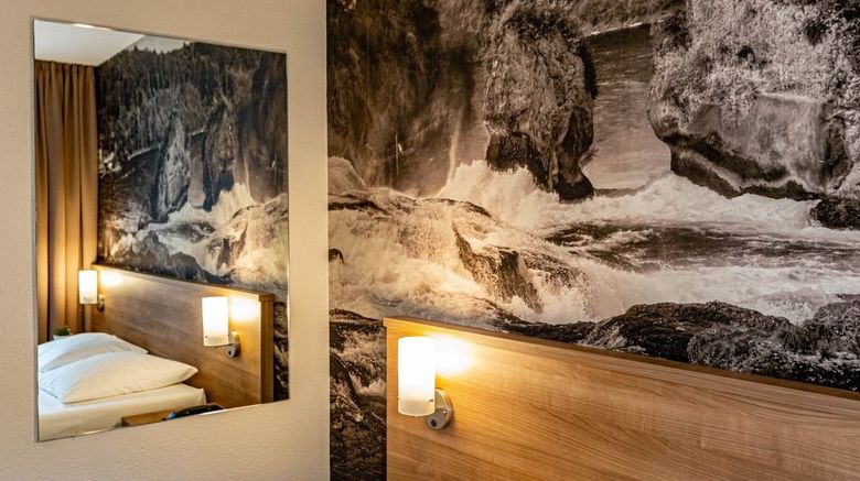<b>Hotel Kronenhof Room</b>. Images powered by <a href="https://www.leonardoworldwide.com/" title="Leonardo Worldwide" target="_blank">Leonardo</a>.