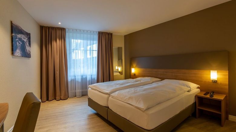 <b>Hotel Kronenhof Room</b>. Images powered by <a href="https://www.leonardoworldwide.com/" title="Leonardo Worldwide" target="_blank">Leonardo</a>.