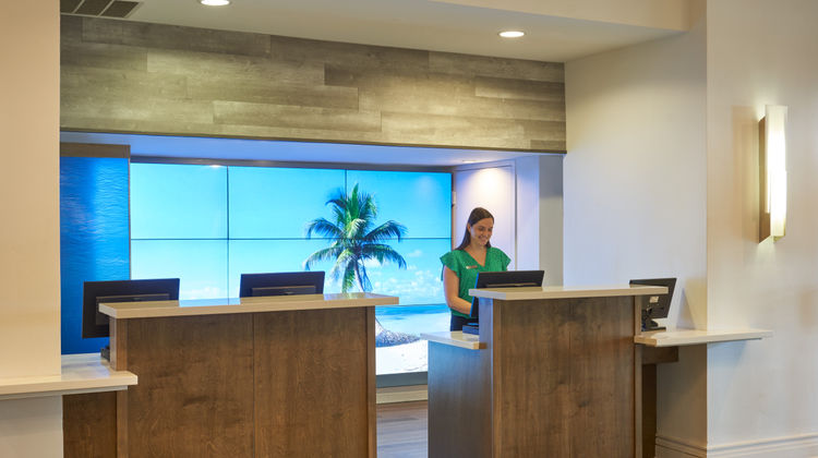 Crowne Plaza Melbourne Oceanfront Hotel Lobby