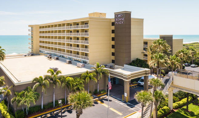 Crowne Plaza Melbourne Oceanfront Hotel Exterior