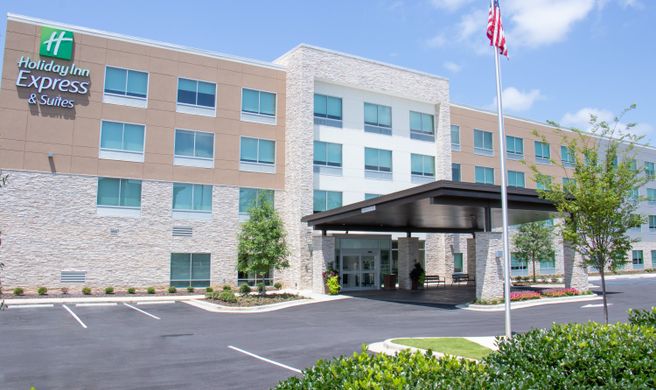 Holiday Inn Express & Suites Tuscaloosa Exterior