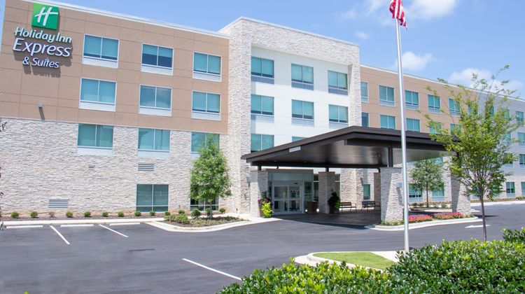 Holiday Inn Express & Suites Tuscaloosa Exterior