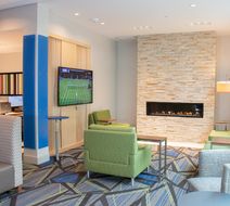 Holiday Inn Express & Suites Tuscaloosa Lobby