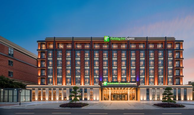 Holiday Inn Express Yixing Exterior