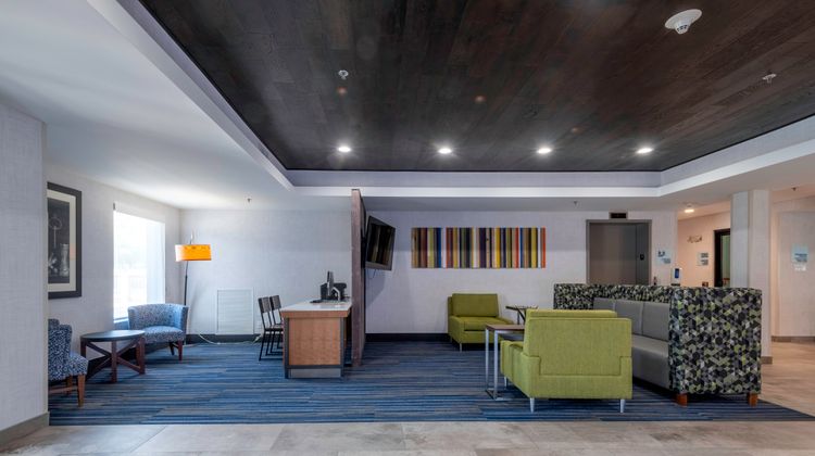 Holiday Inn Express Hotel & Suites Lobby
