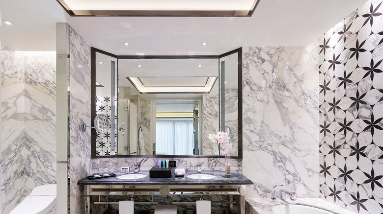 <b>Hotel Okura Manila Room</b>. Images powered by <a href="https://www.leonardoworldwide.com/" title="Leonardo Worldwide" target="_blank">Leonardo</a>.