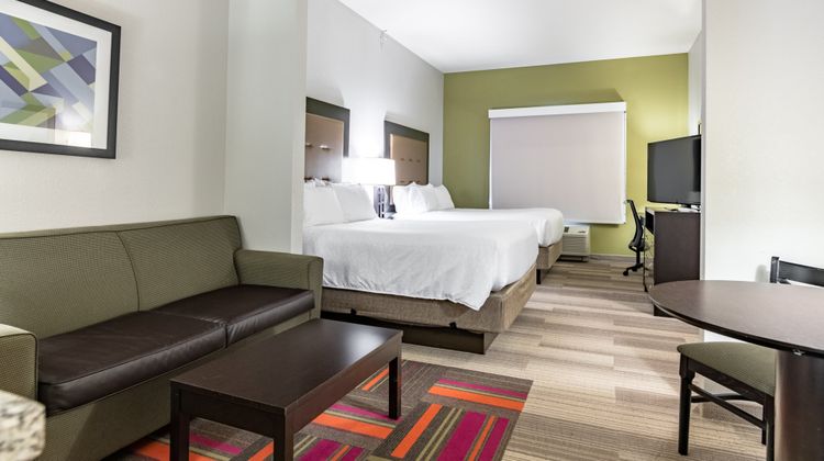 Holiday Inn Express & Suites Ironton Suite