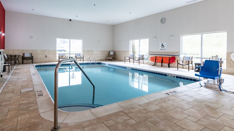 Holiday Inn Express & Suites Ironton Pool