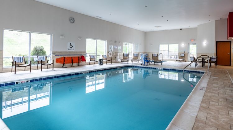 Holiday Inn Express & Suites Ironton Pool