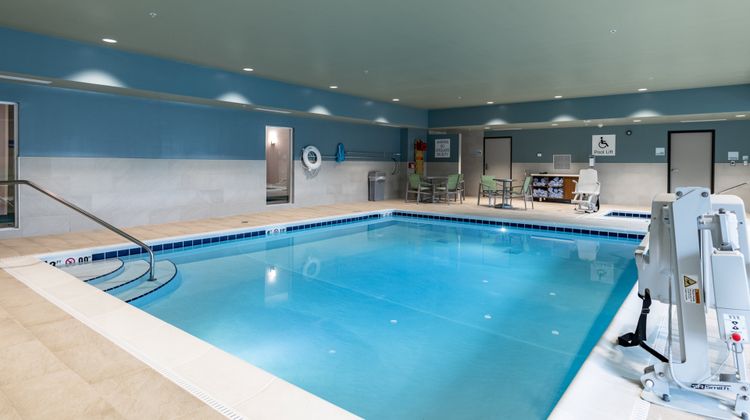 Holiday Inn Express & Suites Moundsville Pool
