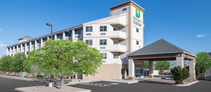 Holiday Inn Express Airport Exterior