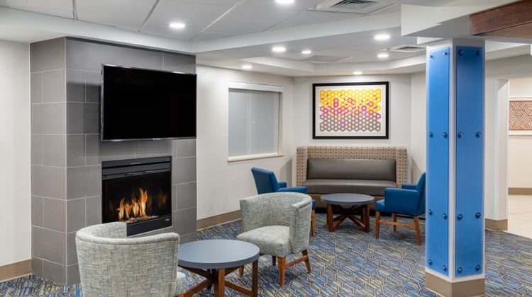 Holiday Inn Express Airport Lobby