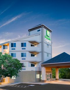 Holiday Inn Express Airport