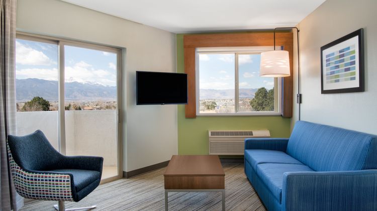 Holiday Inn Express Airport Suite