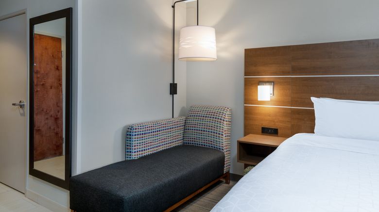 <b>Holiday Inn Express Airport Room</b>. Images powered by <a href="https://www.leonardoworldwide.com/" title="Leonardo Worldwide" target="_blank">Leonardo</a>.