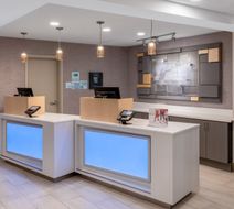 Holiday Inn Express Airport Lobby